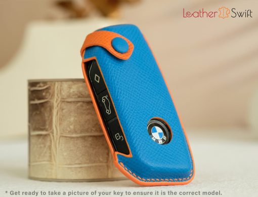 Elevate your BMW experience with a custom leather key fob case. Tailored for F98 X4M LCI, G18 X5, G07 X7 LCI, G70 7 Series, G09 XM, U11 X1, I20 Ix. Stylish protection for your BMW key.